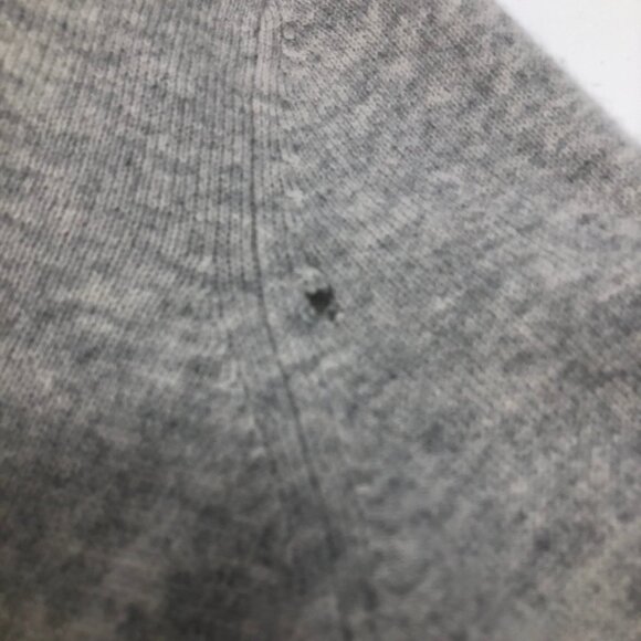 Vince 100% Cashmere Gray Turtleneck Sweater Size S HOLE - Picture 8 of 8